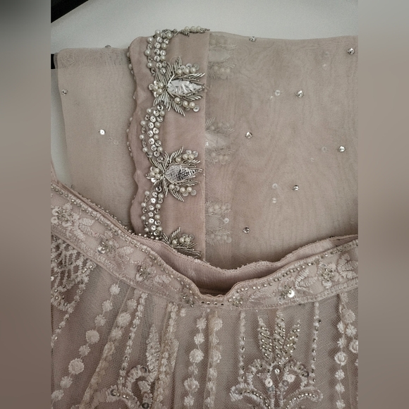 INDIAN BRIDAL OUTFIT - Picture 9 of 14